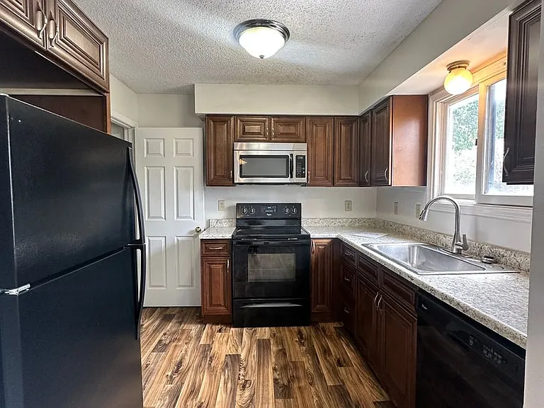 1707 E Walnut Lawn St — Photo 7