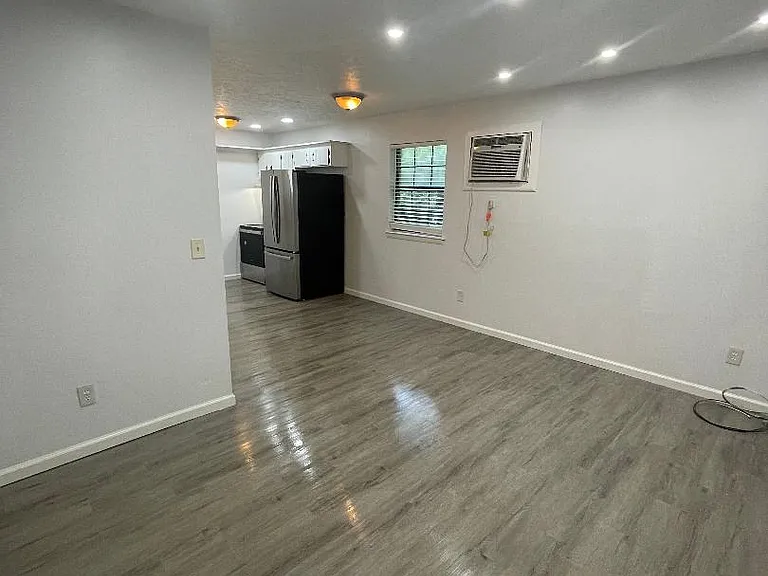 115 Myatt Dr — Photo 1