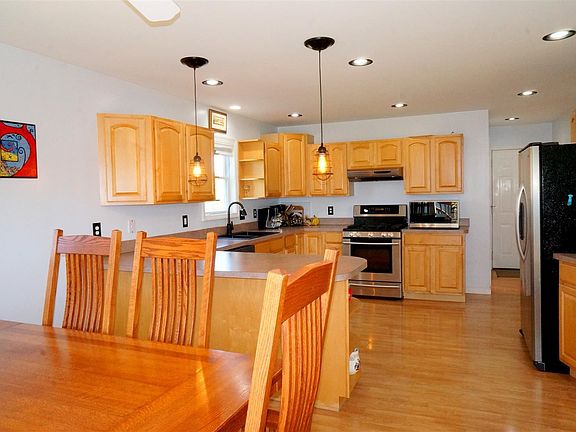 4th image of 1239 Breezy Ln