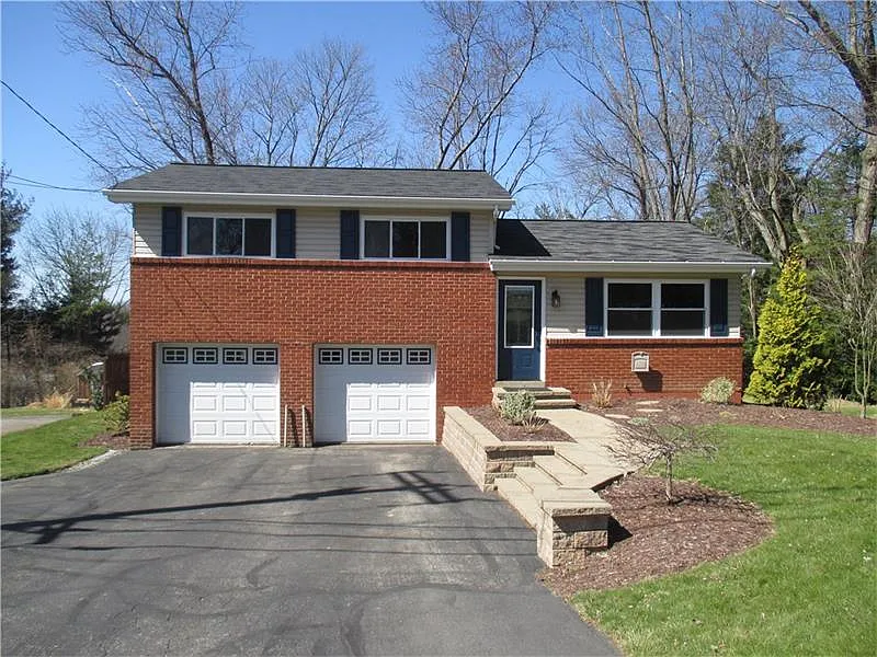 401 Manor Rd photo 1