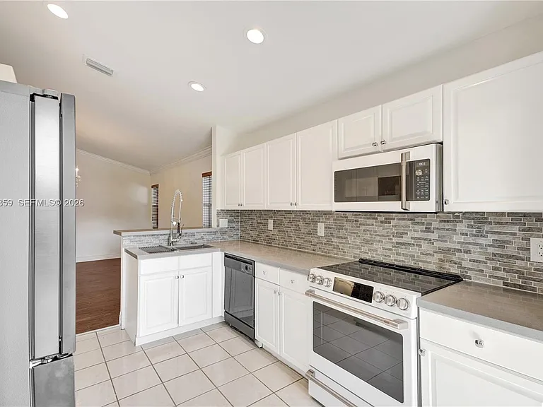 658 Stanton Dr — Photo 29