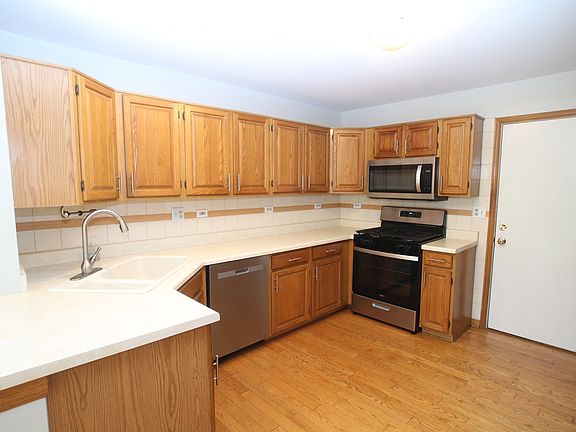 3rd image of 153 Sussex Ct Unit 153