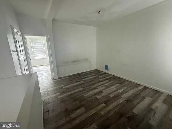 5th image of 819 E Russell St