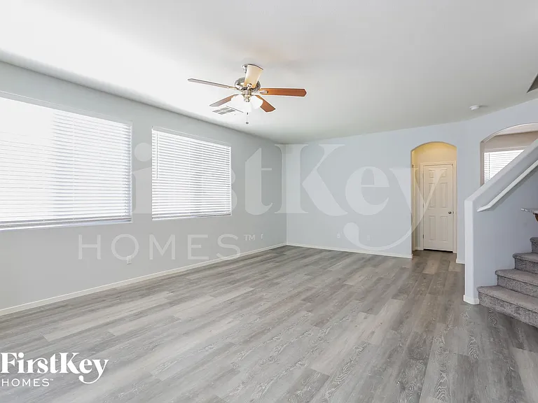 8121 Pink Desert St — Photo 4