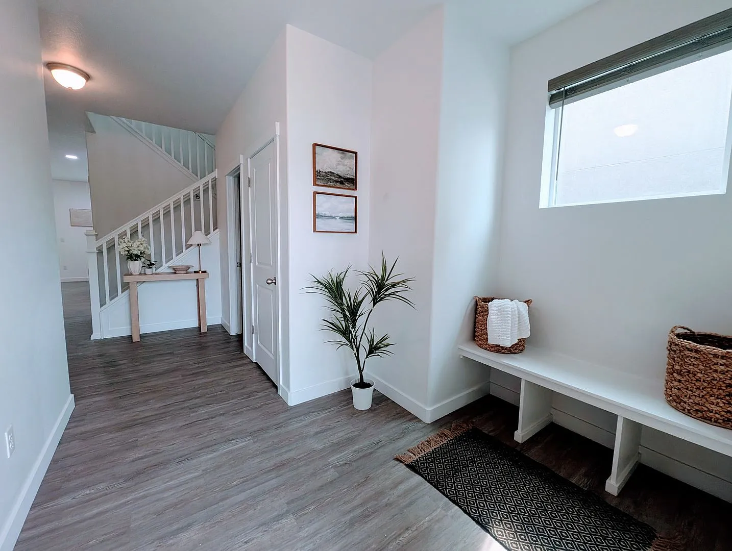 Fantastic Huge Bluffdale Home — Photo 3