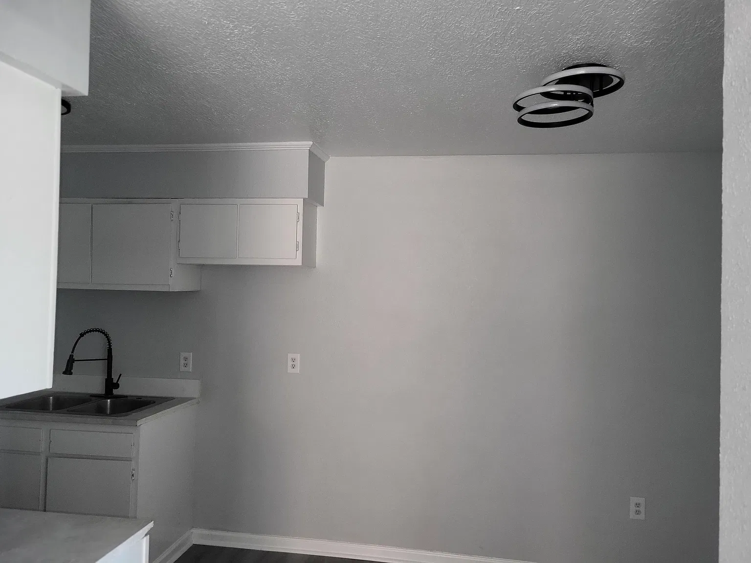 Available Now! Apartment offering modern finishes, new HVAC, appliances, — Photo 4