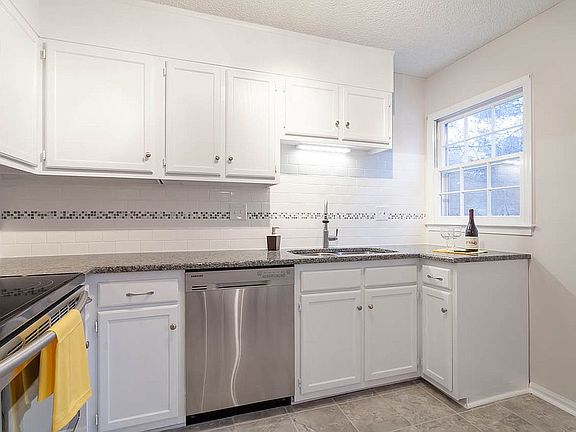 3rd image of 4903 Wineberry Dr