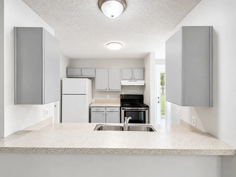 1411 Hermitage Dr — Photo 5