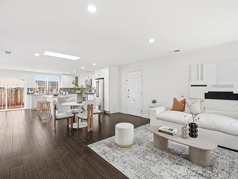 36045 Haley St — Photo 9