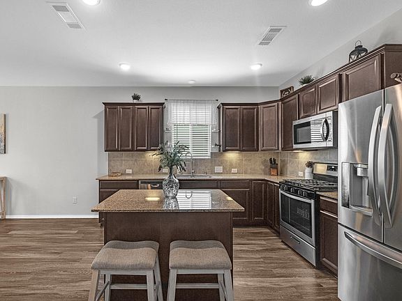 4th image of 2215 Timberland Country Ct