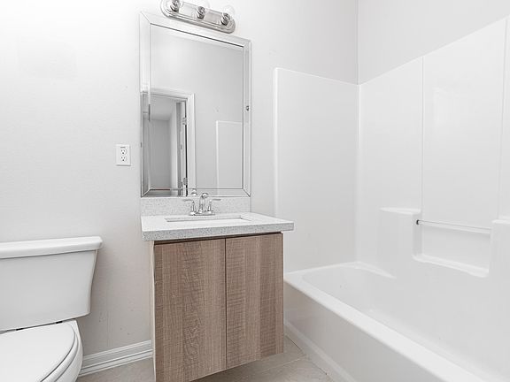 5th image of 220 Teak Dr #C
