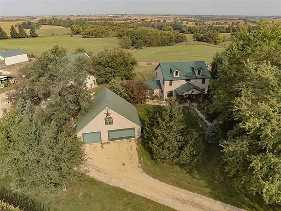 3rd image of 24 Saddle Dr