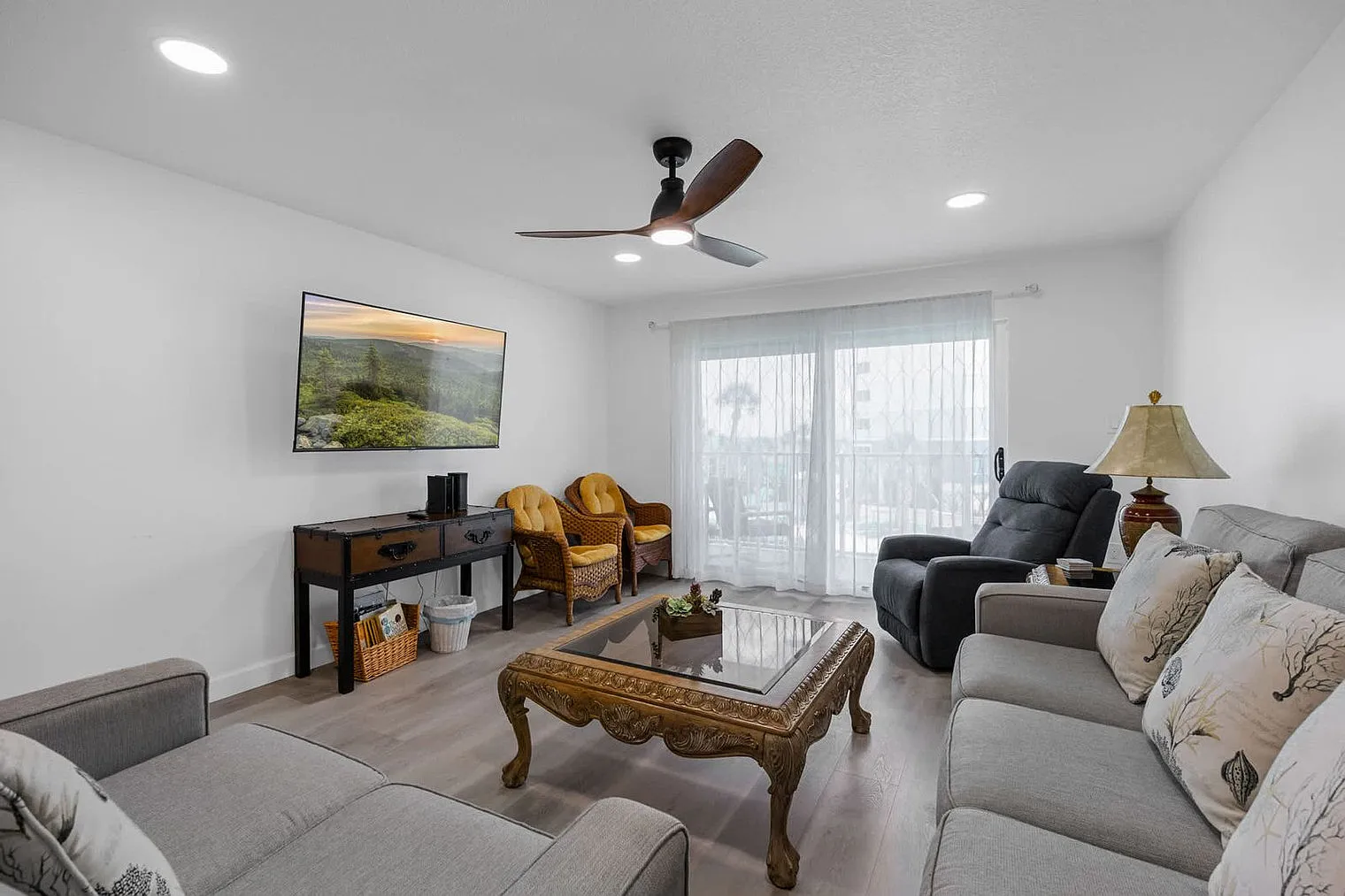 2 bed, 2.0 bath, $5,656 — Photo 1