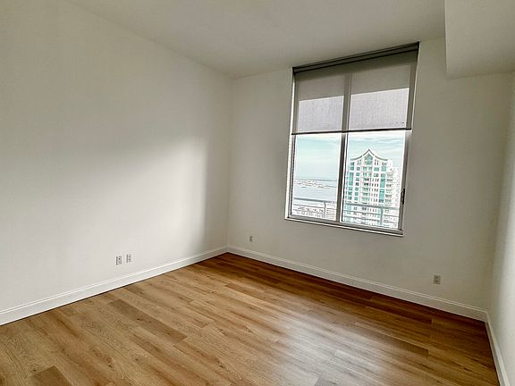 5th image of 325 Biscayne Blvd #Lph17