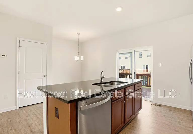 202 Magellan Dr — Photo 9