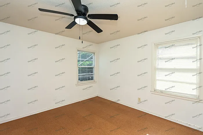 1316 Terminal Rd — Photo 9