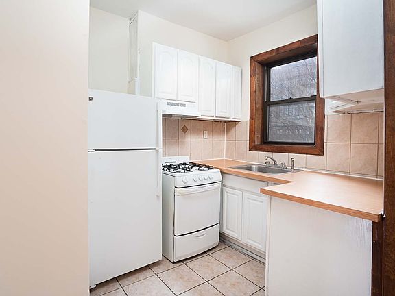 5th image of 203 17th St APT 16