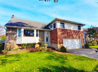 3391 Fairway Rd, Oceanside, NY 11572