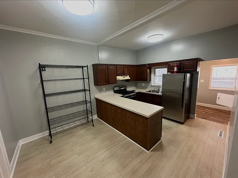 498 S Curtis Ave #1 — Photo 4