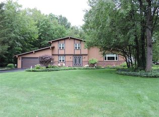 819 Lithuanica Ln, Webster, NY 14580