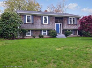 19 Meadow Ln, Bristol, RI 02809