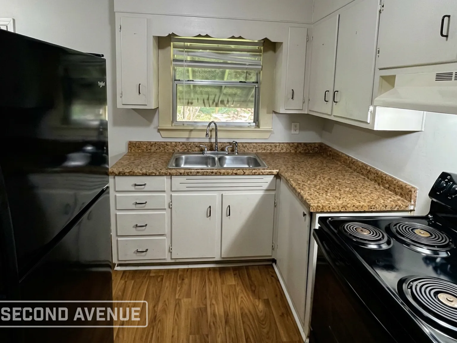 3 bed, 1.5 bath, 1111 sqft, $995 — Photo 3