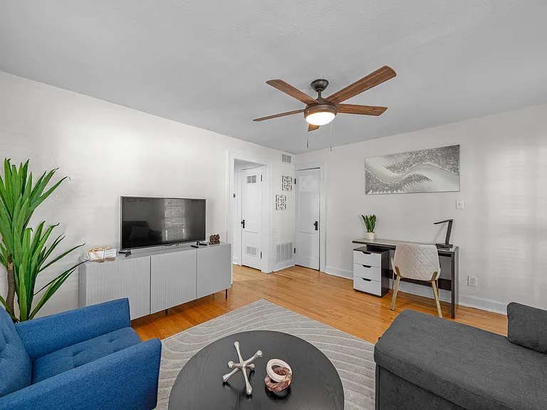 1109 W 41st St #1E — Photo 8