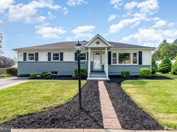 7 Brentwood Rd, Camp Hill, PA 17011