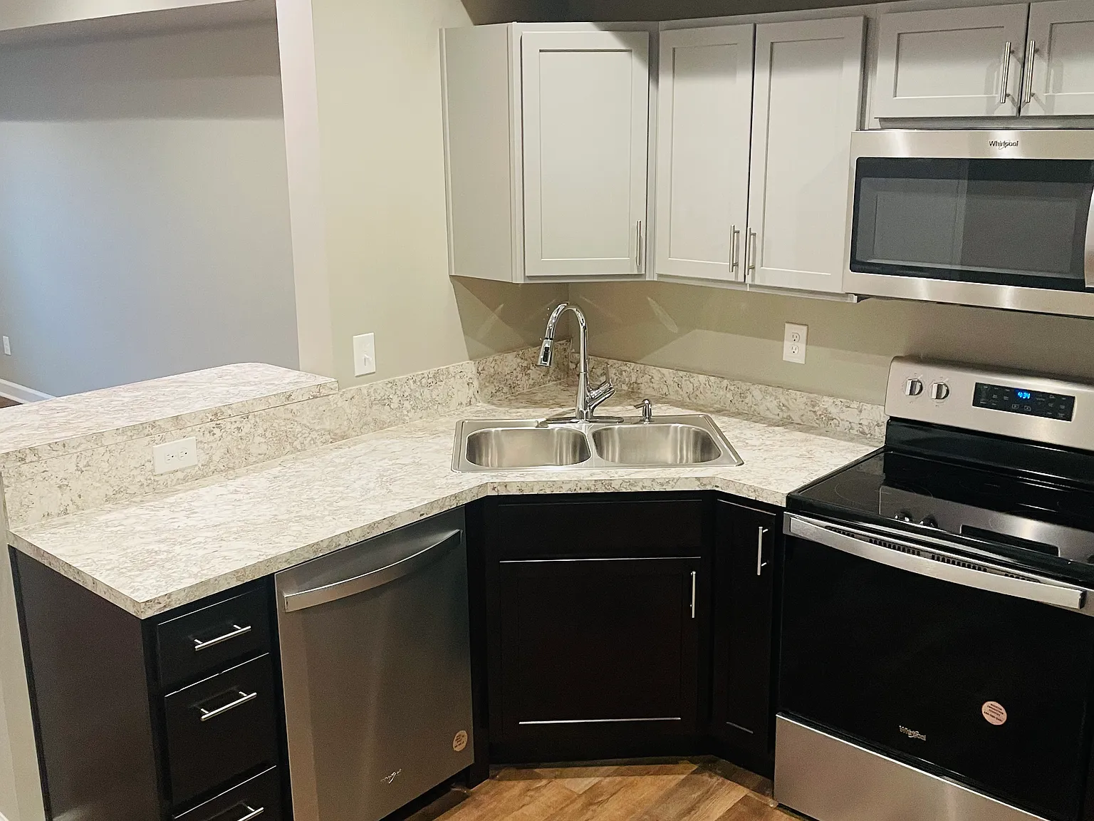 2 bed, 1.5 bath, 1200 sqft, $1,050 — Photo 4