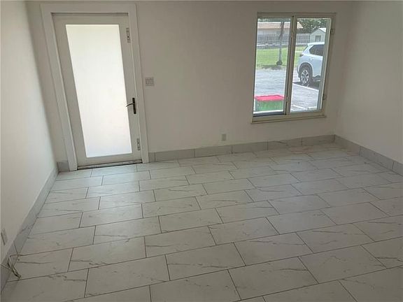 3rd image of 4655-4665 SW 33rd Ave