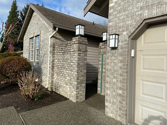 2nd image of 3113 N Claremont Dr