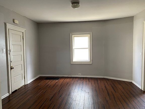 3rd image of 929 E 21st St