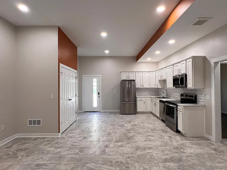 24 NW 6th St #104 — Photo 11