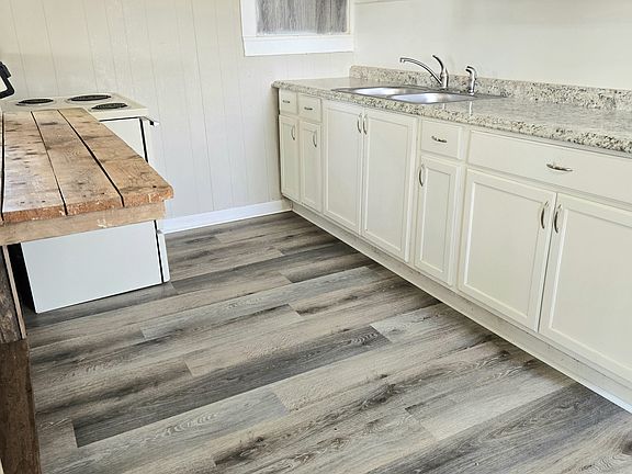 4th image of 1040 W Division St #2