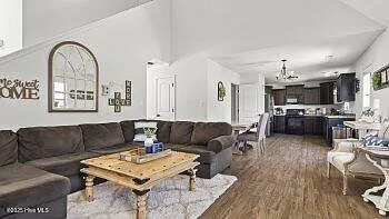 310 Vintage Ct — Photo 9