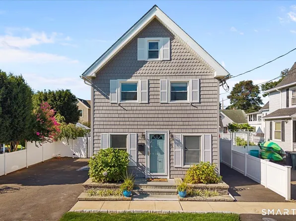 15 Elm St, Milford, CT 06460