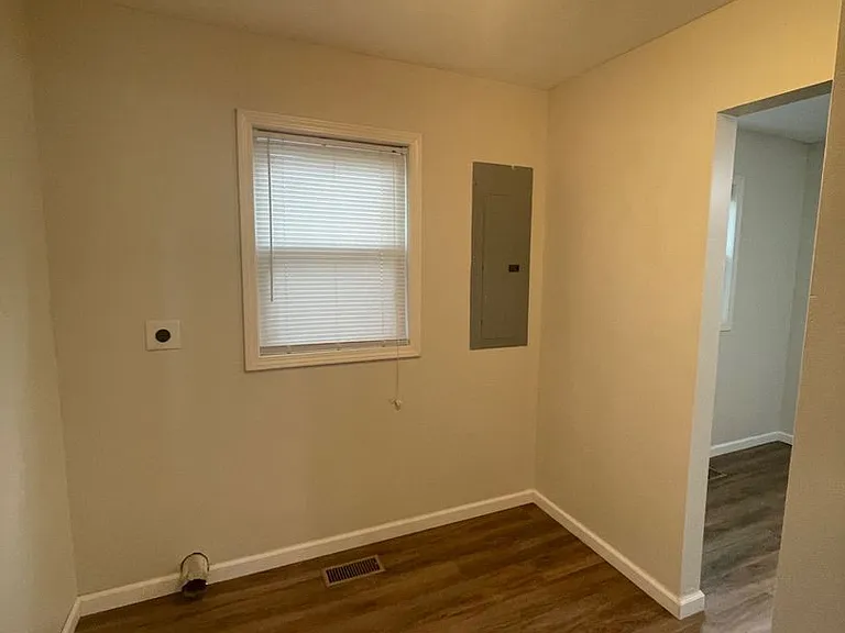 667 Thornton St — Photo 7