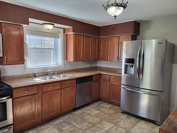 5th image of 2662 59th St
