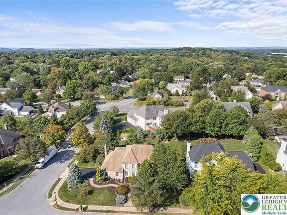 5th image of 3303 Beaufort Dr