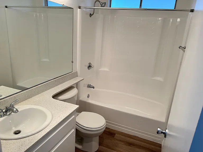 Guest bathroom (2x2)