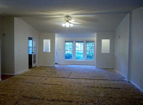 3rd image of 101 Albacore Rd