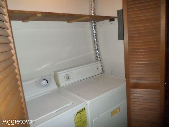 3rd image of 1921 Anderson Ave APT 2