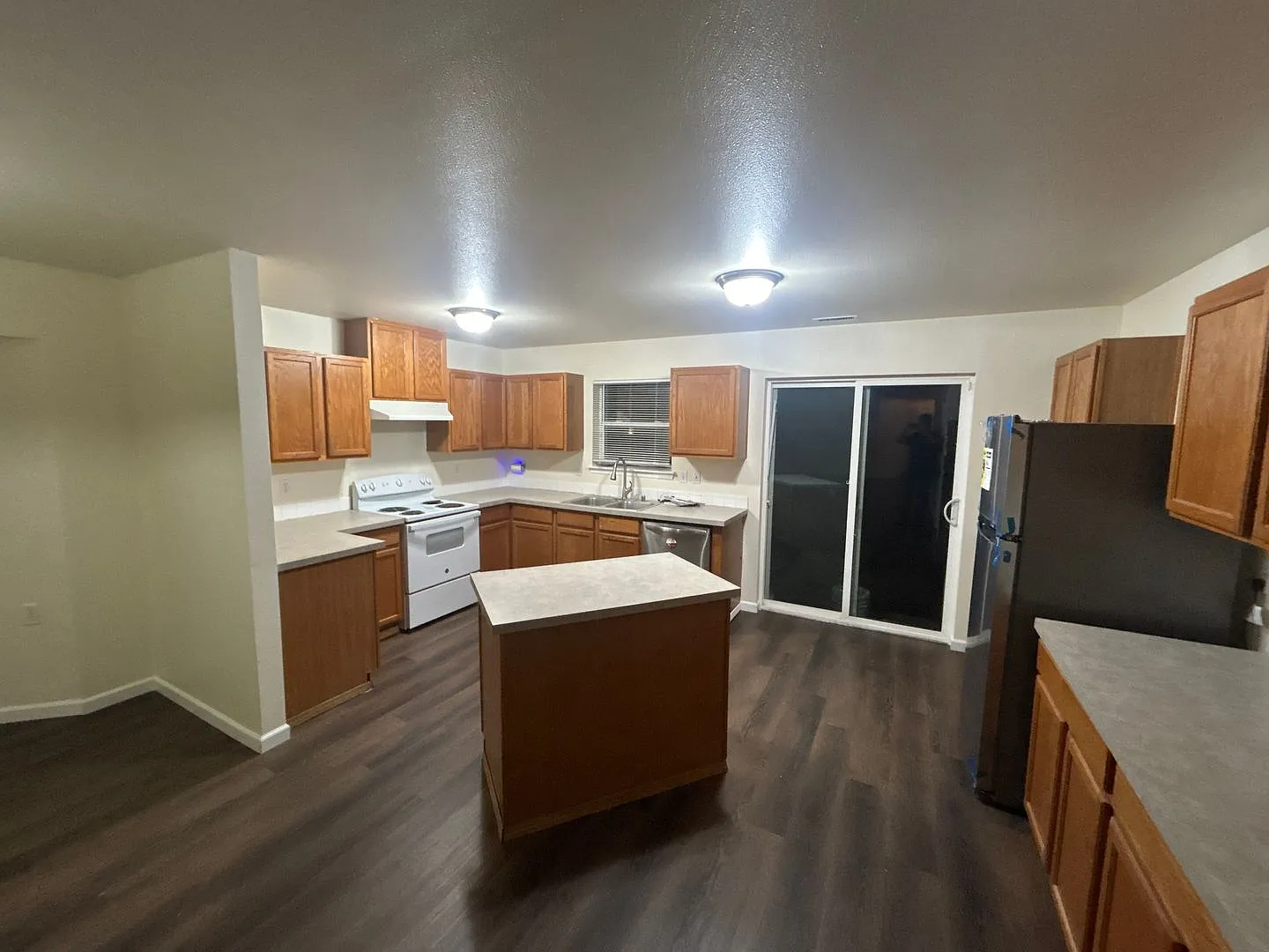 3 Bed, 2 Bath Single-Story House w/2-car garage in Auburn's Lea Hill Neighborhood, $3,275/mo — Photo 2