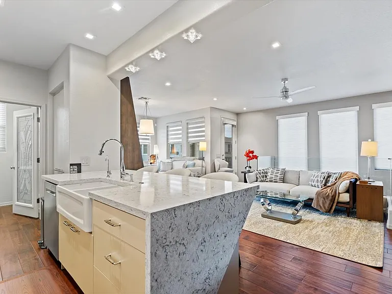 15221 N Clubgate Dr #2062 — Photo 10