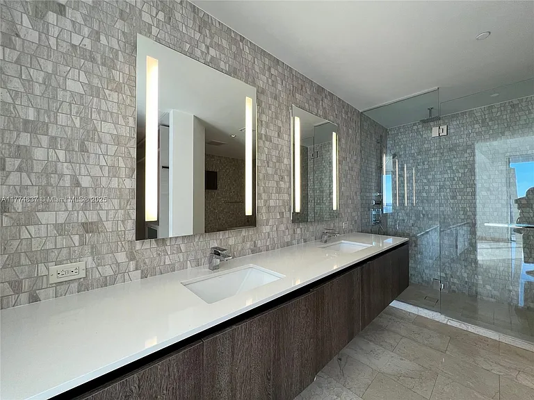 68 SE 6th St #33 — Photo 15