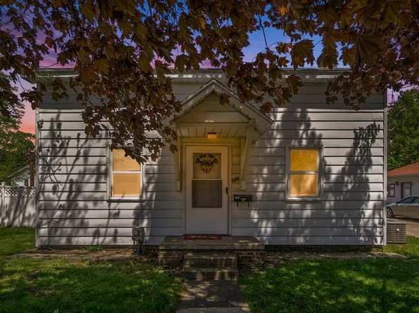 509 Oak St, Paw Paw, MI 49079