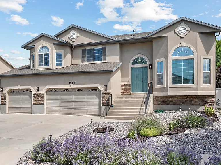 1060 W Oldham Dr — Photo 2