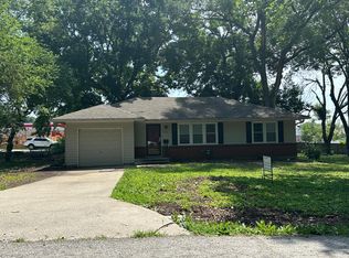 300 SW 7th Ter, Blue Springs, MO 64015