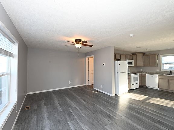 5th image of 601 S Burson St