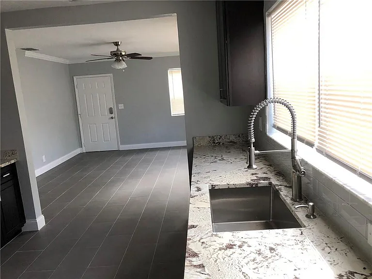 2817 Taylor St — Photo 6